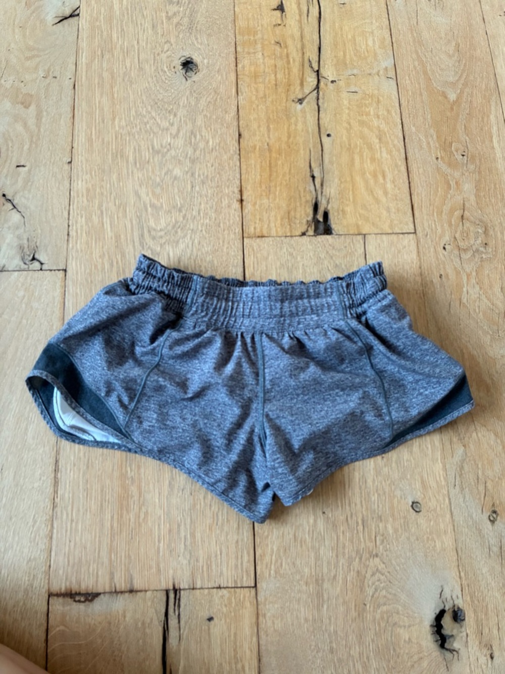 lululemon Heather Gray Women's Low-Rise Hotty Hot Shorts size 4.